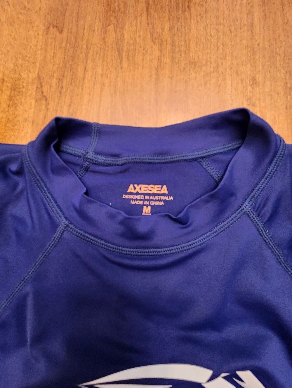 Axesea Rash Guard Top - Size M - Picture 4 of 4
